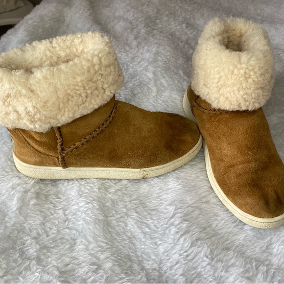 UGG MIKA CLASSIC CHESTNUT SUEDE KIDS SNEAKER BOOT - Picture 4 of 9